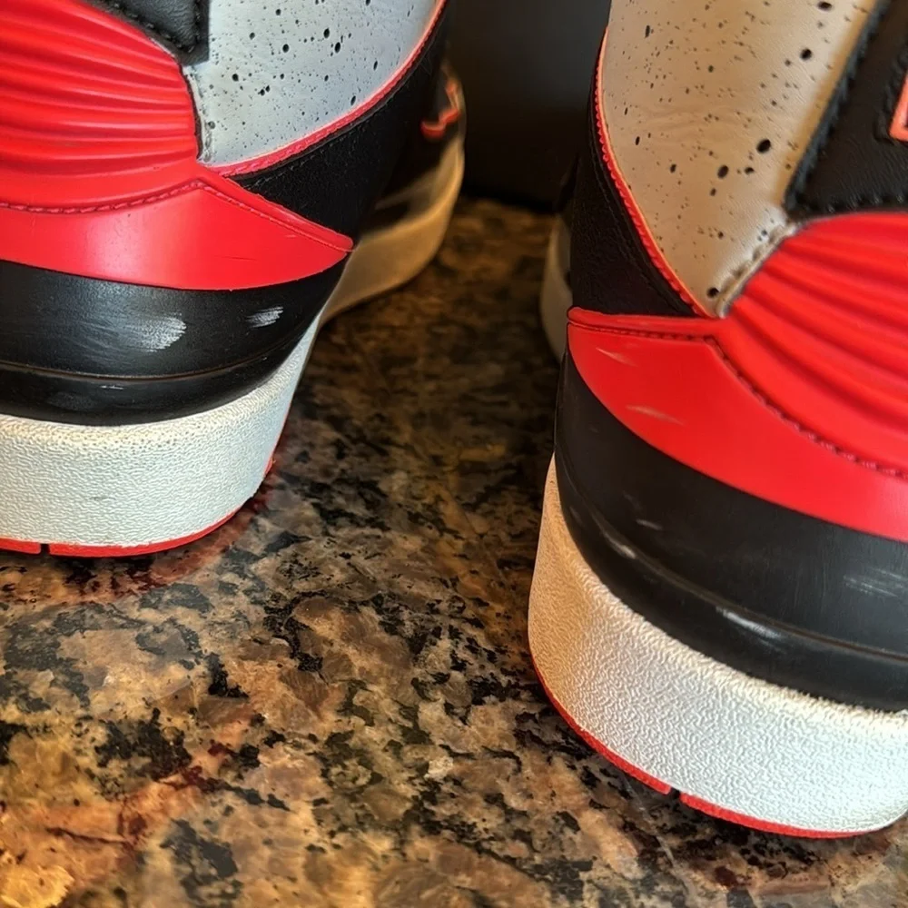 Nike Air Jordan 2 Retro Black and Red High-Top Sneakers EUC 10.5